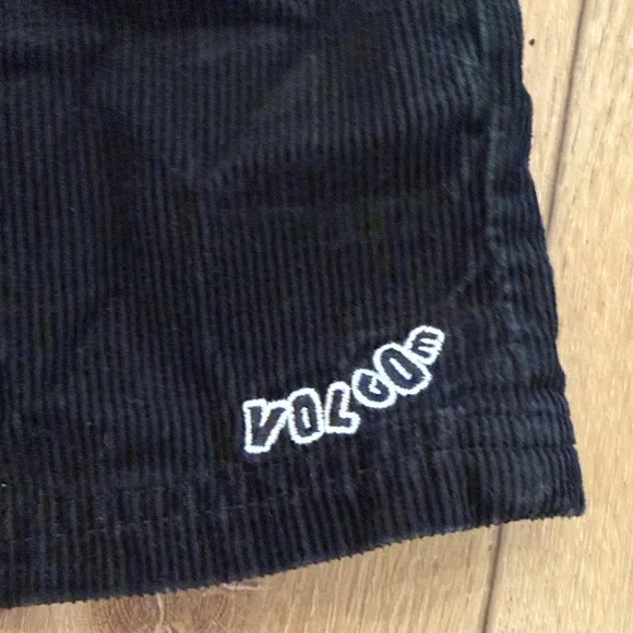 Volcom XL- 14Y Black Corduroy Athletic Shorts - Picture 3 of 8